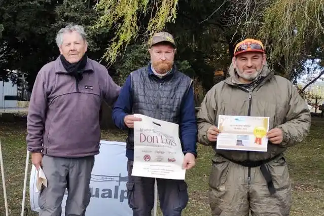 El organizador Martínez y el fiscal Oberman, con Sosa.