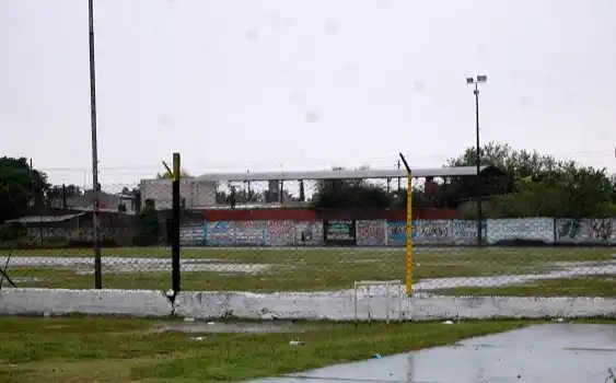 Divisional B: La primera final se jugaría el viernes 9