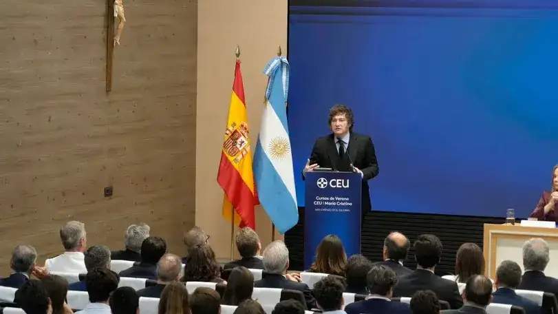 Milei dice que cree en la honestidad de Adorni, pero si la Justicia lo considera culpable lo "eyecta"