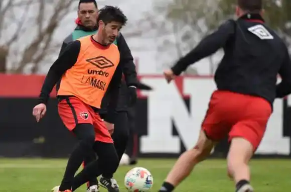 Gamboa recuperará a Pablo Pérez y tendría el equipo definido para el choque con Central