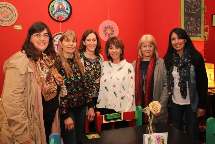 Coloridos trabajos componen la muestra “Pincelada de hilo”