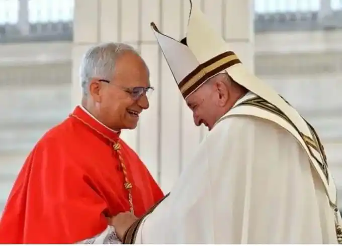 Robert Prevost junto a Francisco.