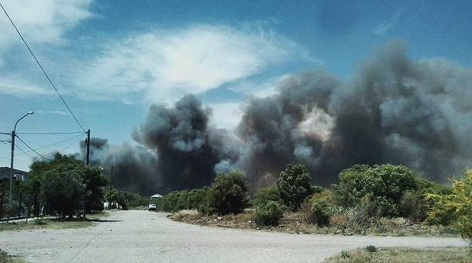 General Cerri: Incendio de pastizales destruyó siete viviendas 