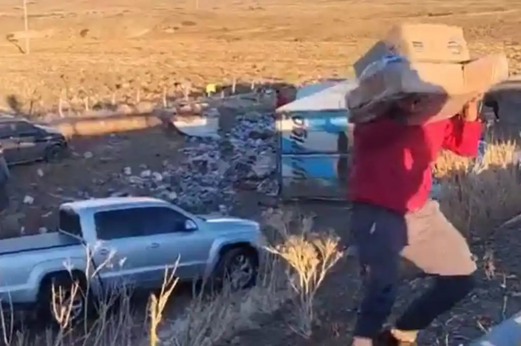 Vecinos saquearon un camión