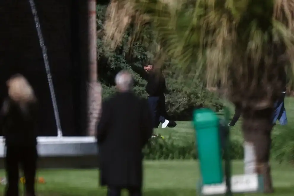 Terminó el velatorio de Jorge Messi: la imagen de Lionel en la íntima despedida de su padre