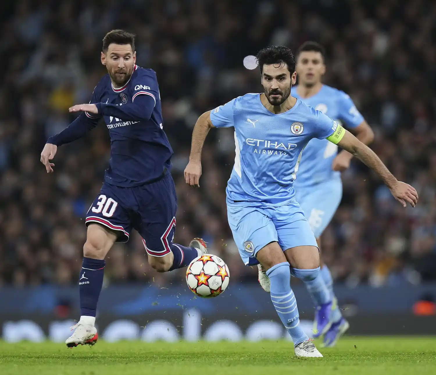 Messi en acción ante Gündogan.
