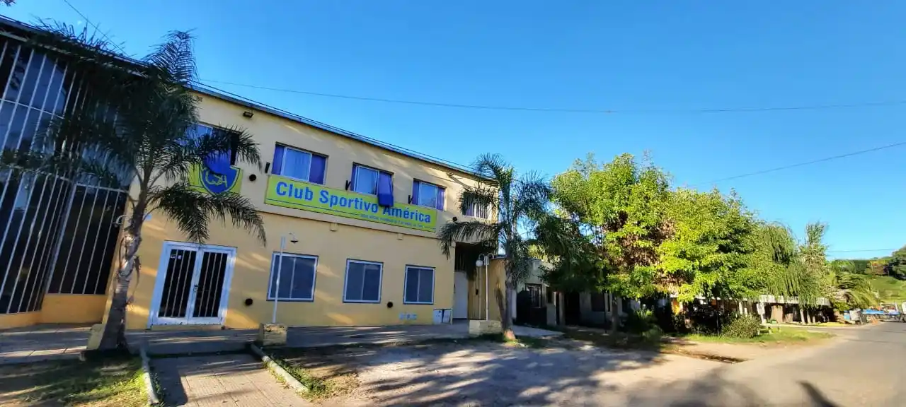 Trifulca en fiesta de un jardín en América: la policía secuestró tres cuchillos, aprehendió a tres mujeres y un menor