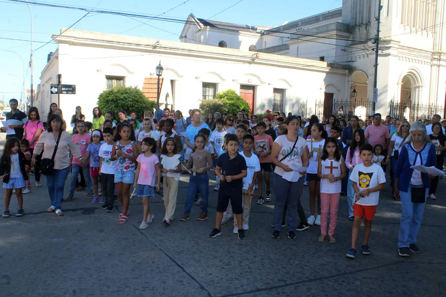 Se realizó Vía Crucis de niños en las tres parroquias