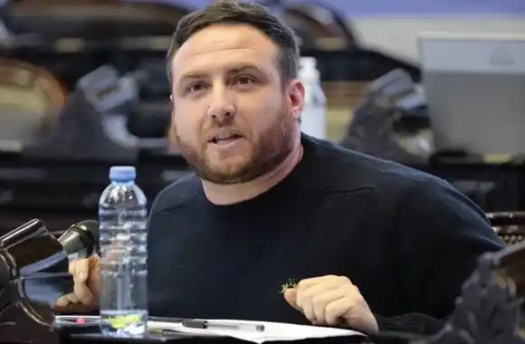 Diputado bonaerense exige Salario Básico Universal: "Un bono ayuda pero caridad no es justicia social"