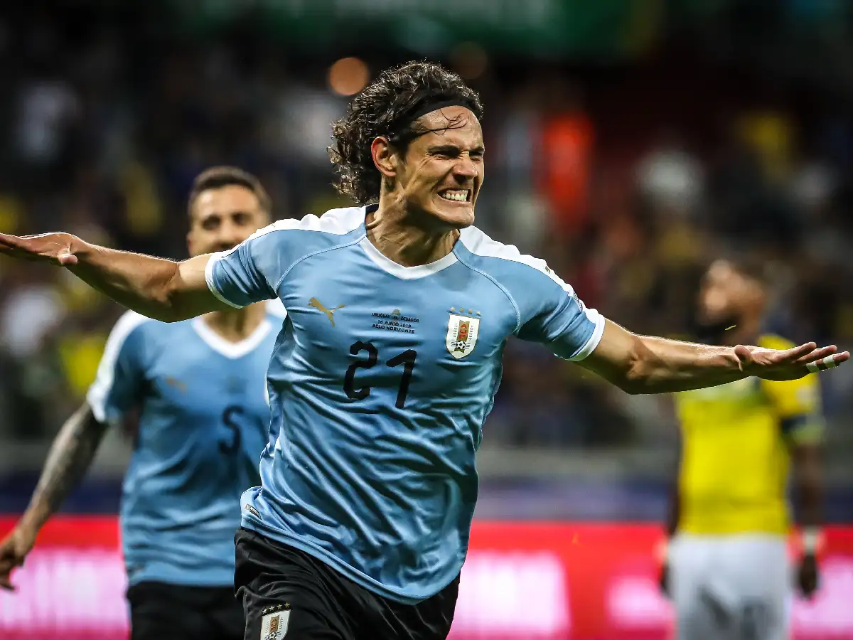 Uruguay aplastó a Ecuador en el debut