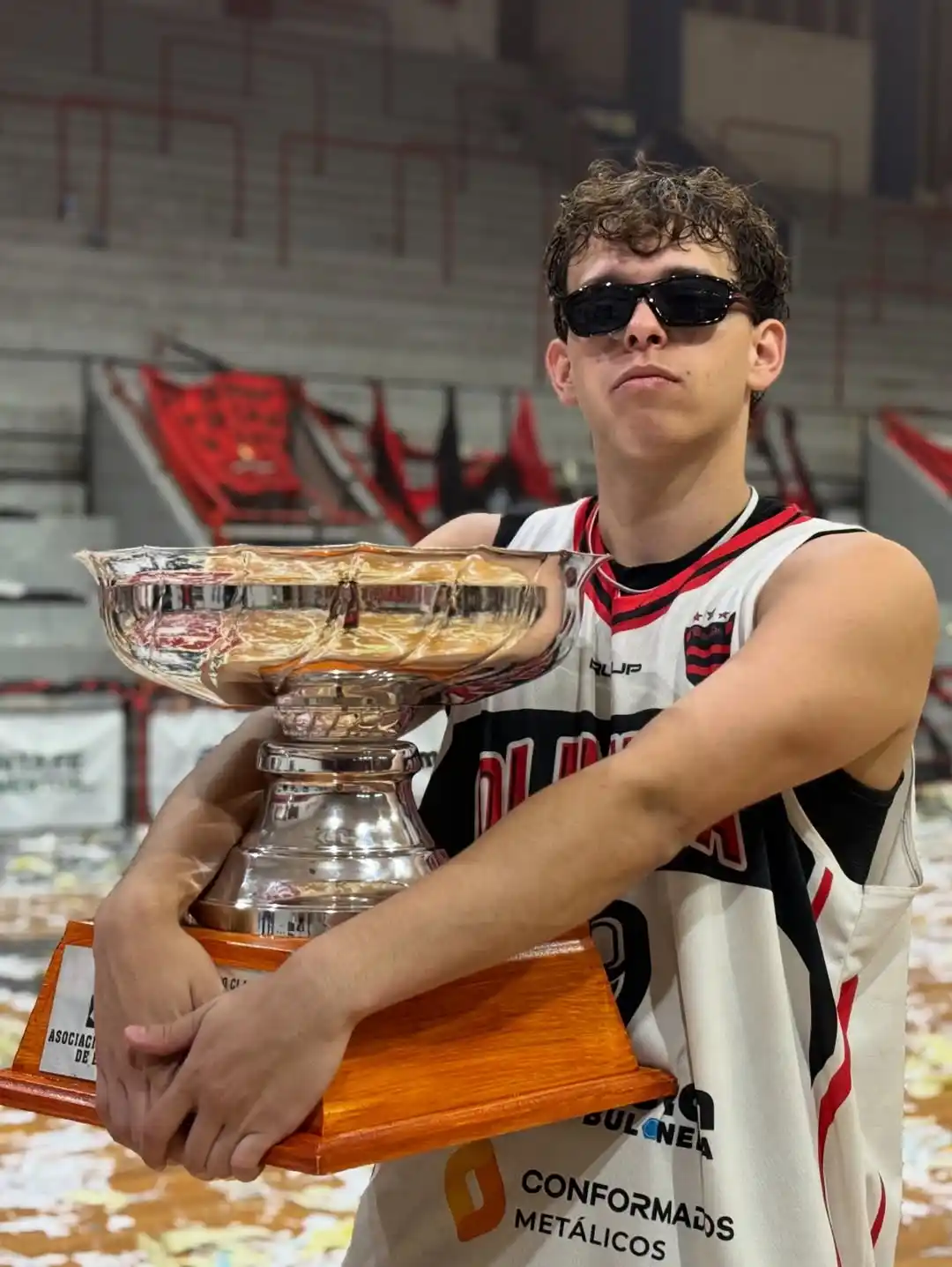 Olimpia tricampeón - 3