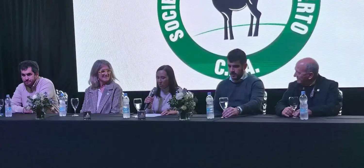 Federico Carballeira, María Beatriz Giraudo, Noelia Castagnani, Leonel Chiarella y Carlos Castagnani, los oradores. Foto: FM100