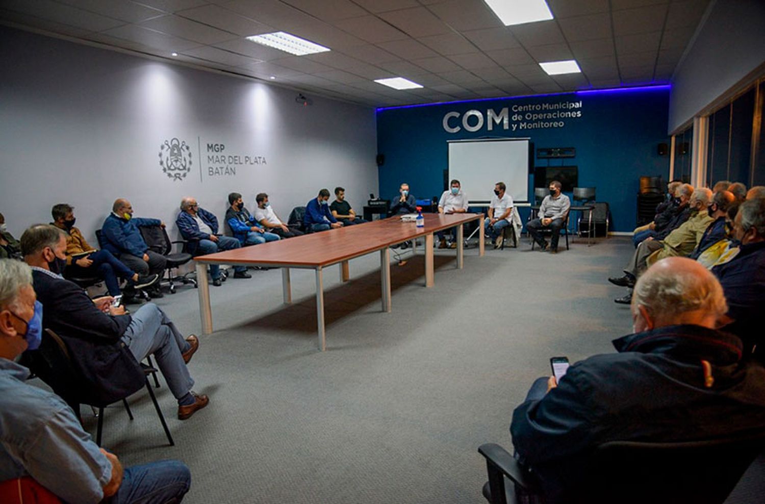 Con foco en la seguridad, Montenegro recibió a representantes de clubes de fútbol