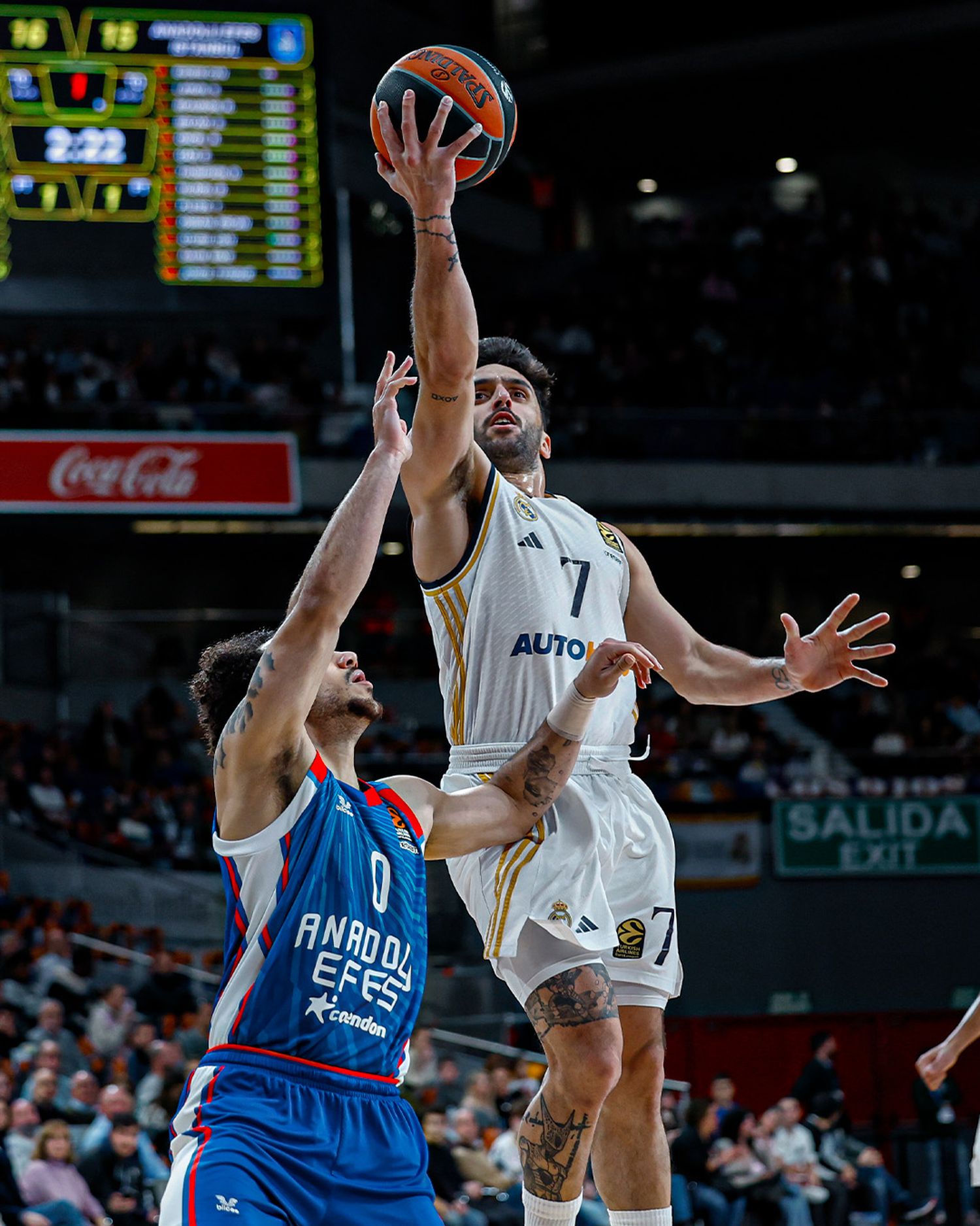 Campazzo, en función ofensiva.