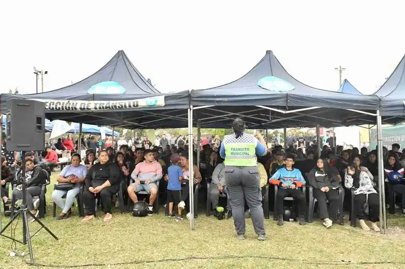 La Muni en tu barrio: atenciones a vecinos del 2 de Abril
