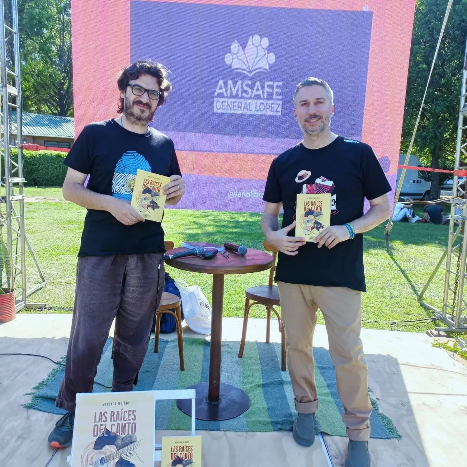 Gabriel Zarich y Marcelo Muiños, en la Feria del Libro de Venado Tuerto.