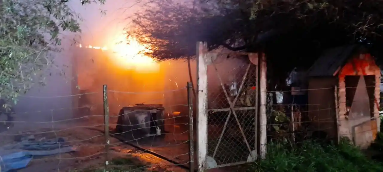 Una vivienda se quemó por completo en Colonia Yeruá