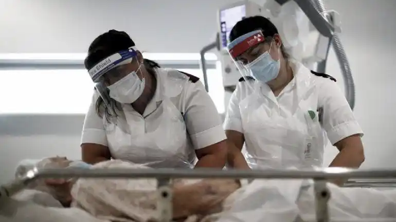La primera muerte por Ómicron se registró en Reino Unido