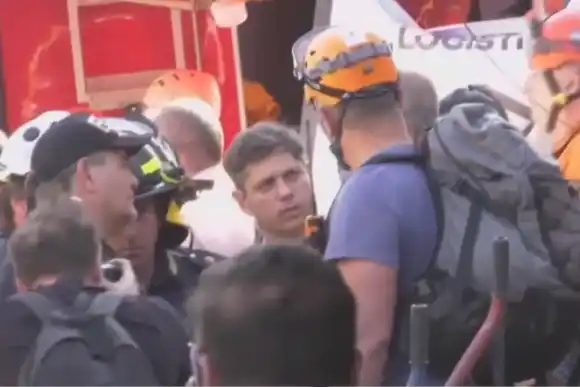 Kicillof está en Villa Gesell para seguir de cerca el operativo por el derrumbe