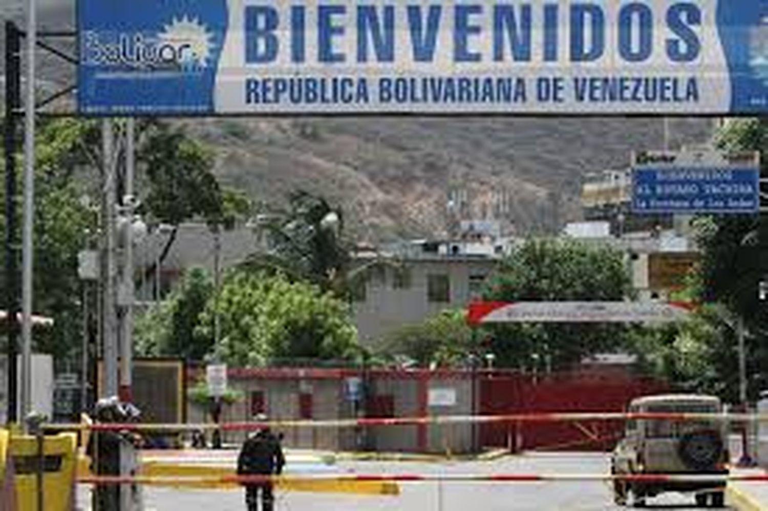 Maduro quita toque de queda en municipios fronterizos