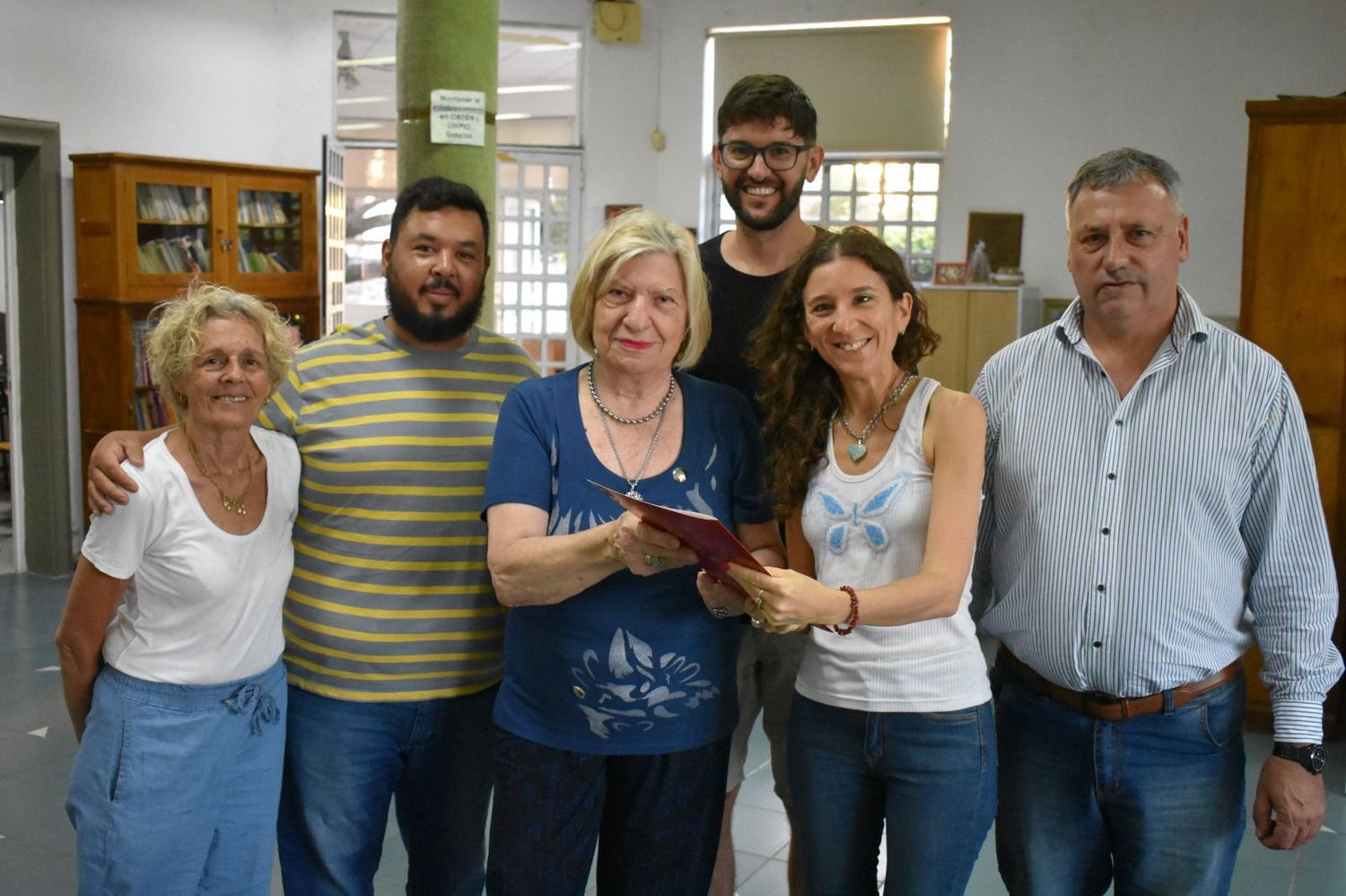 La senadora en la biblioteca Popular Alberto Chovet.