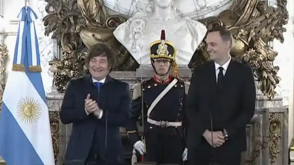 A través de sus redes sociales, el mandatario sostuvo que los cuestionamientos carecen de fundamento.