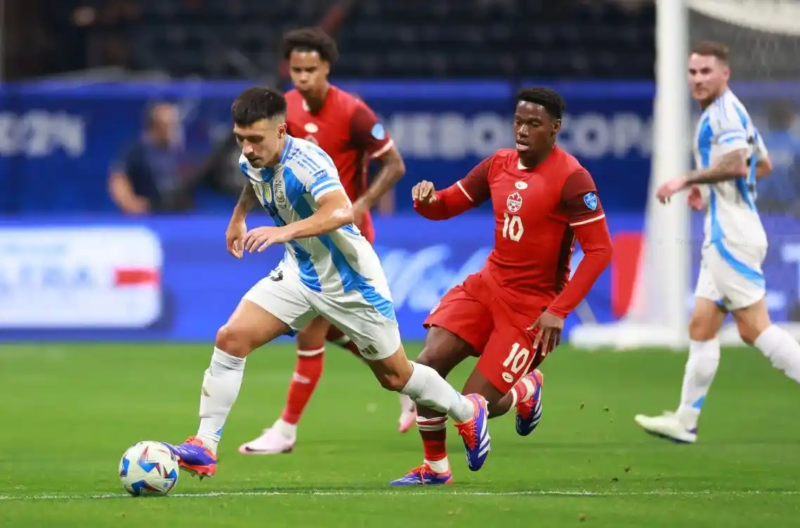 Licha Martínez jugó de titular y completó los 90 minutos.