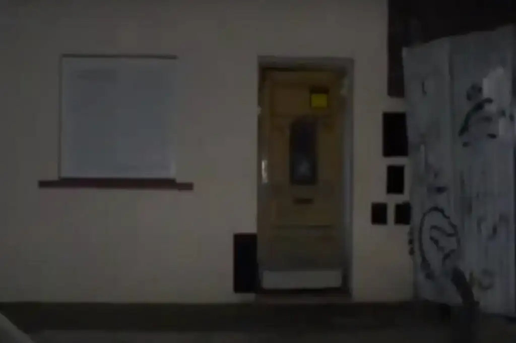 La casa de zona sur donde ocurrió el accidente, totalmente a oscuras. (Imagen El Tres)