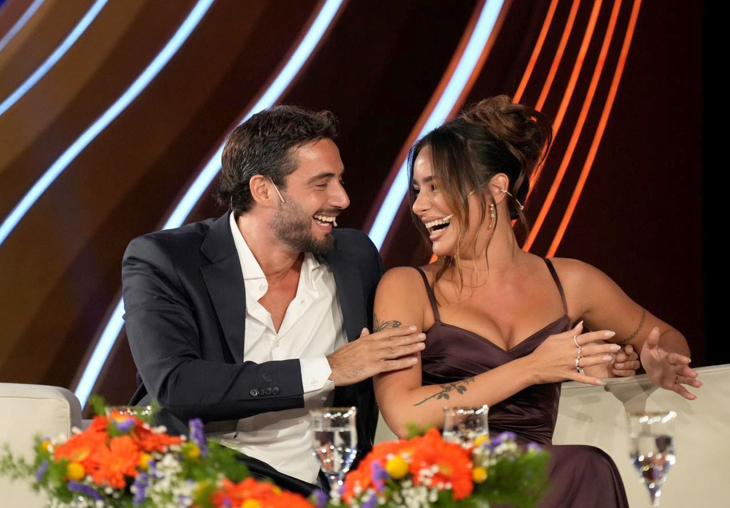 Nico Occhiato y Flor Jazmín. En el living de la diva.