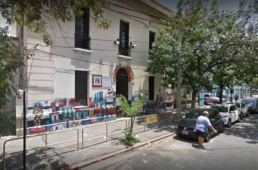 La madre de un alumno agredió a una docente en una escuela del macrocentro