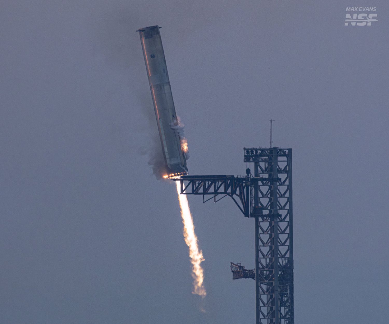 SpaceX hizo lo imposible: captó un cohete superpesado durante un vuelo histórico