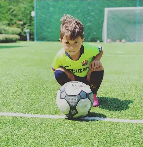 Mateo Messi imito a su papá y Antonela Roccuzzo lo grabó