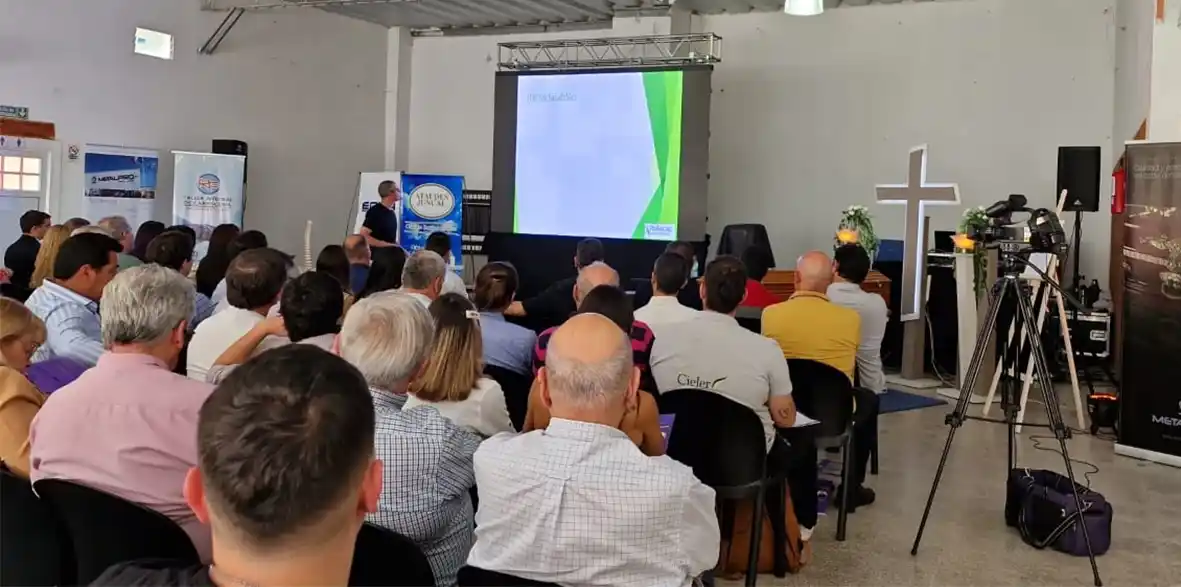 Empresas funerarias del país se capacitaron en Crespo