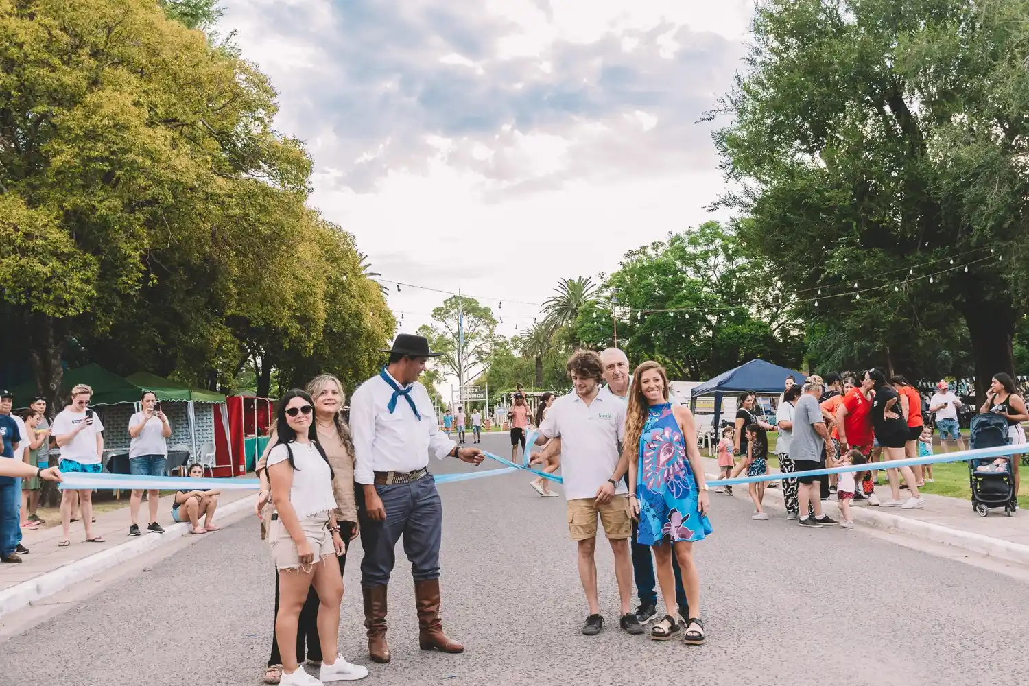 Corte de cintas en la apertura de la feria.