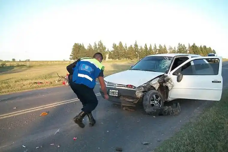 En un terrible accidente, murió un motociclista en la ruta 12