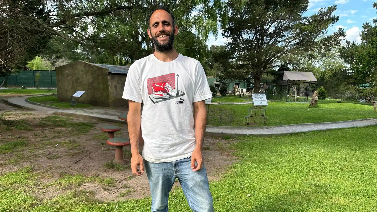 El hombre que volvió a su infancia y creó memoria en la de otros niños