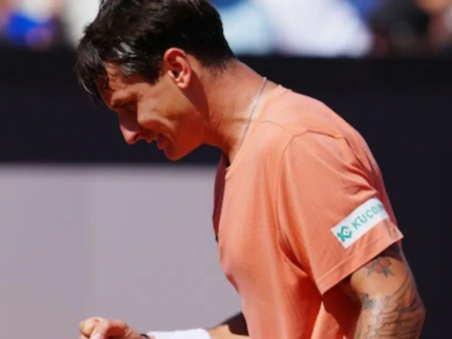 El "Brujo" Carabelli se metió en octavos de final del ATP 500 de Hamburgo. Foto :Reuters