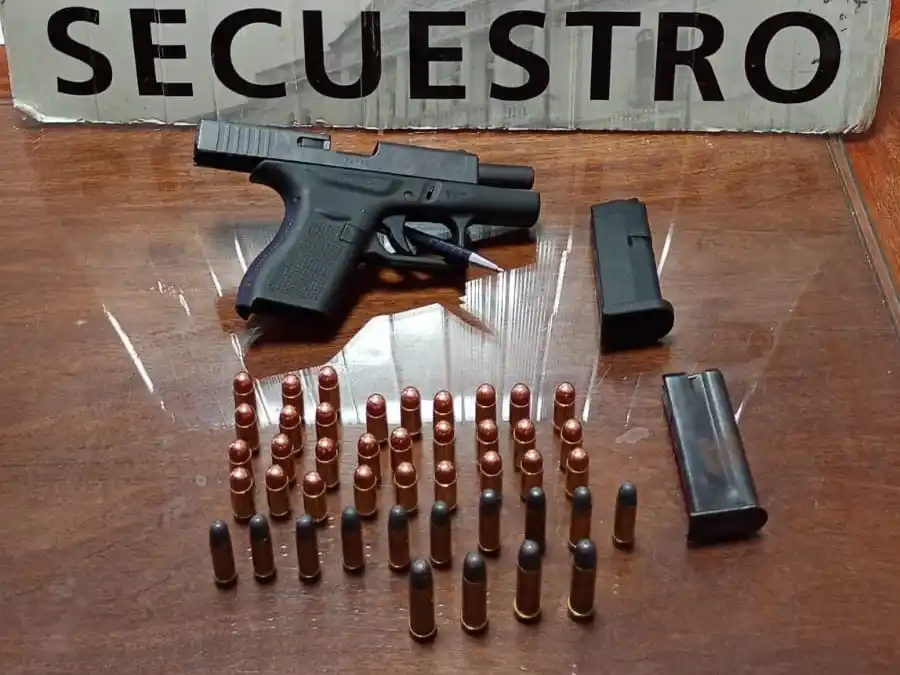 Arma y municiones encontradas en Reina Margarita al 1300
