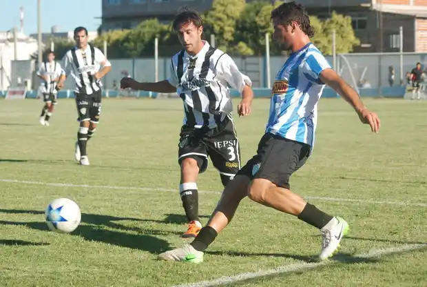 Juventud cumplió de local y sigue segundo en la zona 5