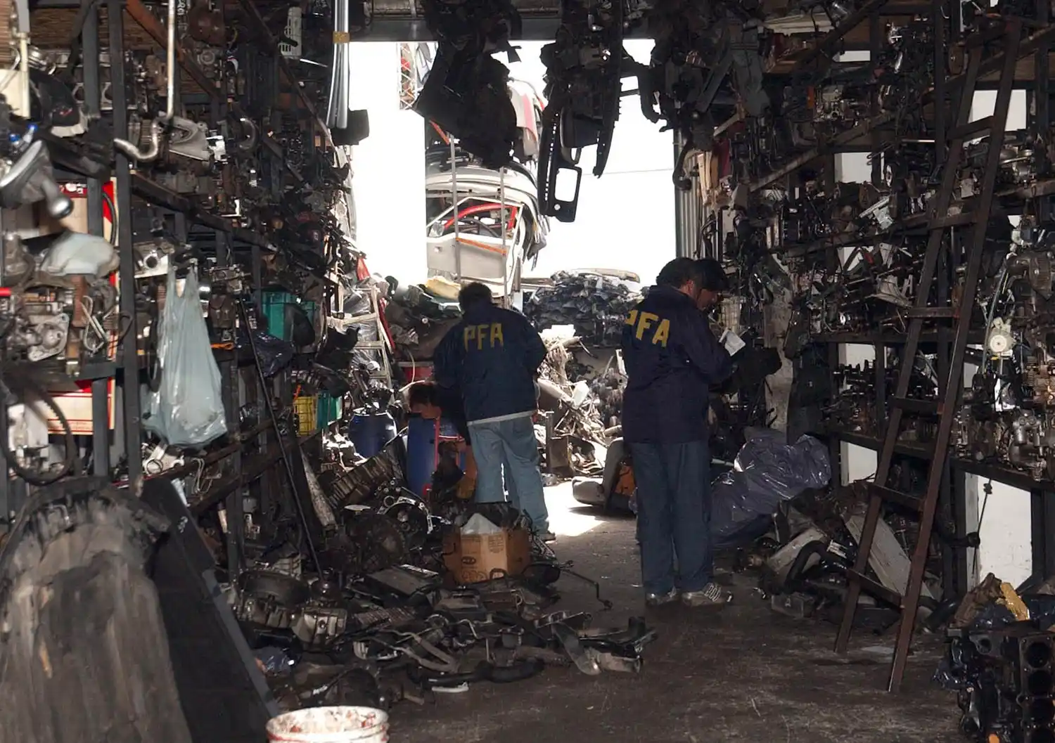 Venta ilegal de autopartes: compactarán y venderán los bienes hallados en Recreo y Santa Fe