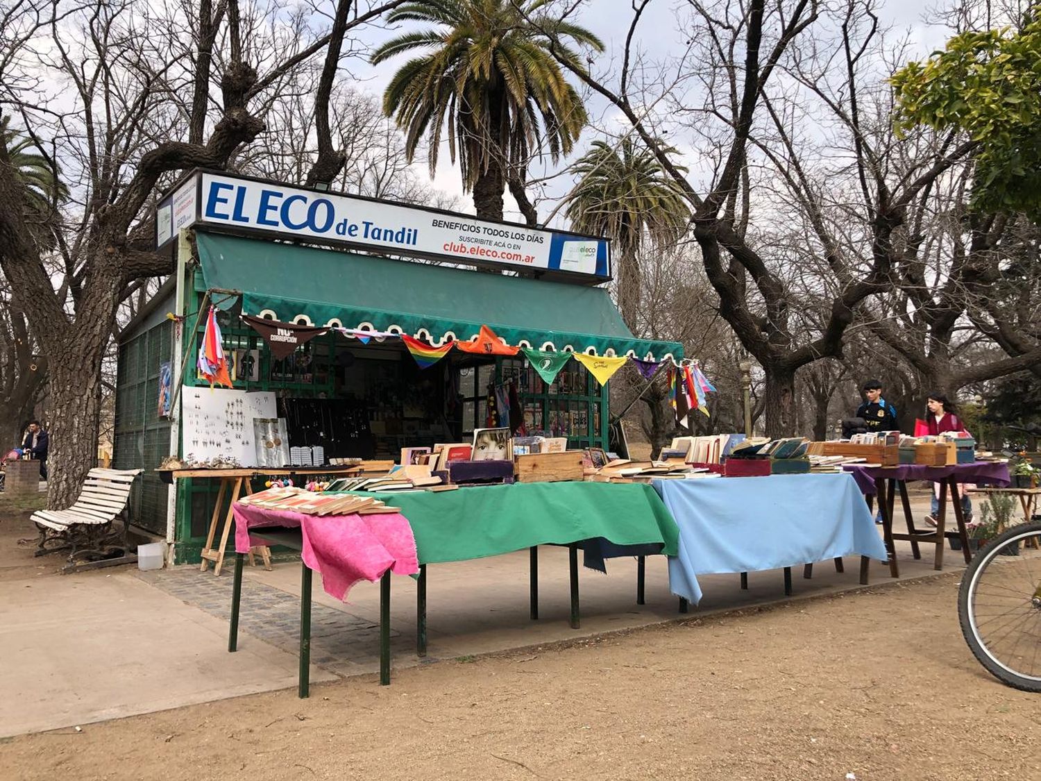 El kiosco de la plaza y la alegría por ser parte de "una linda historia de amor".