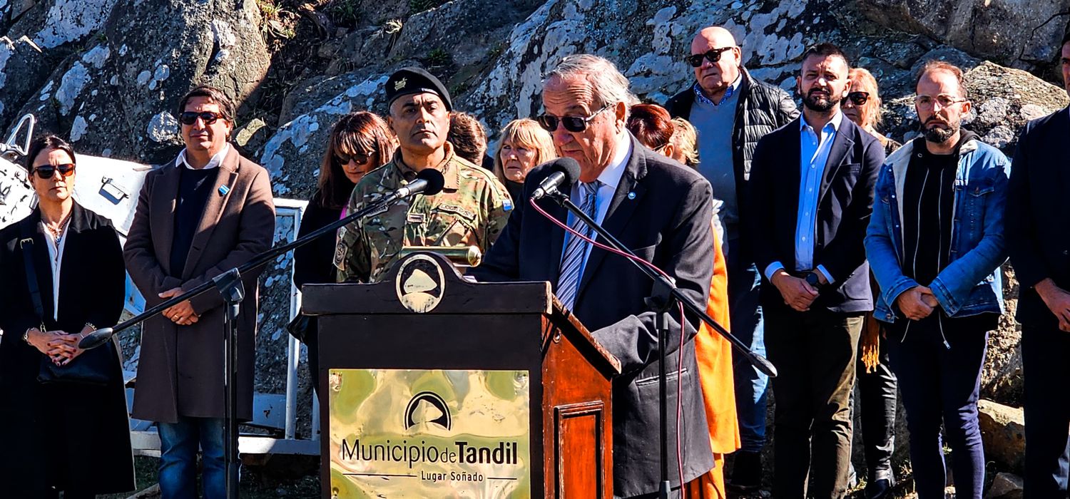 Lunghi durante el emotivo acto por Malvinas: “Las Islas fueron, son y serán argentinas"