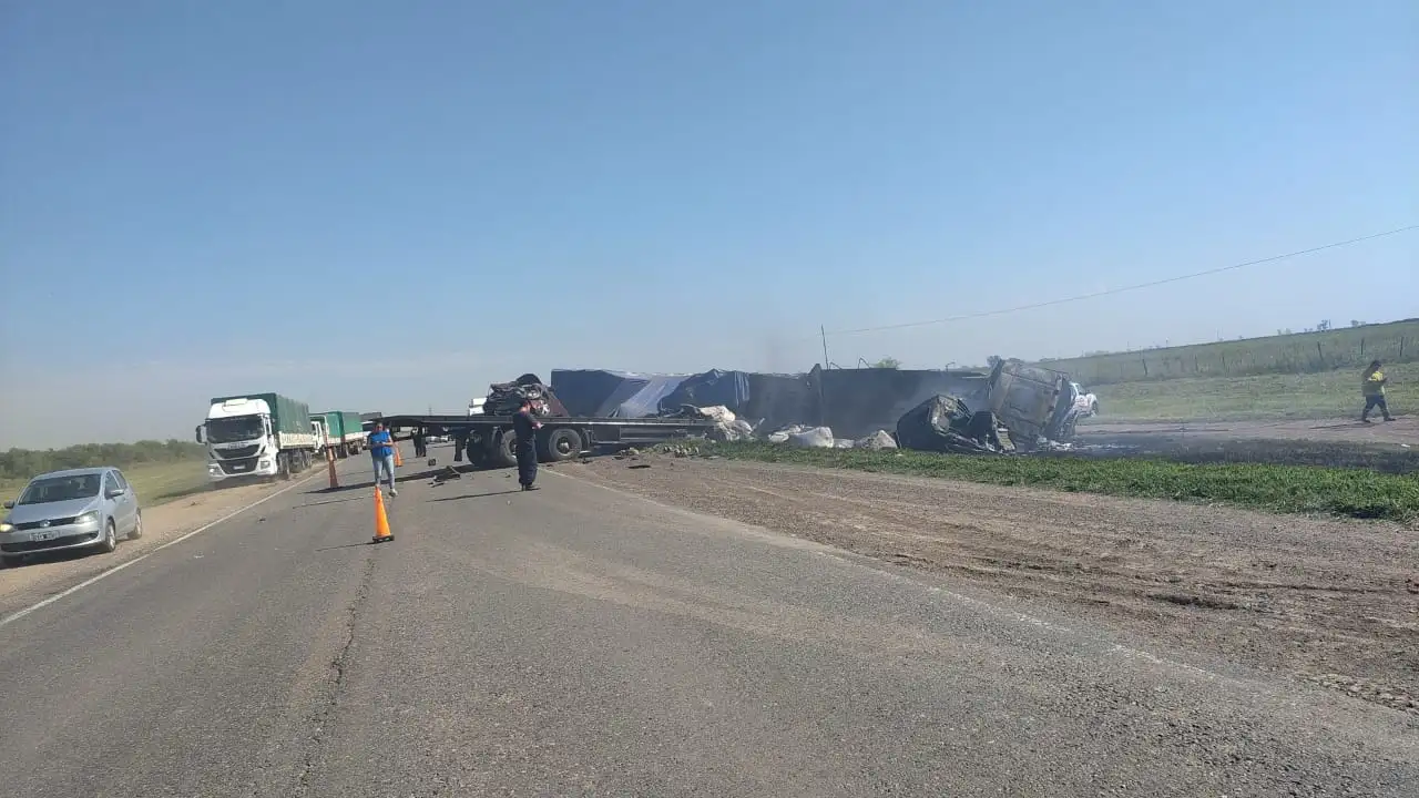 Grave accidente de tránsito en Ruta Nacional 34: se incendiaron los vehículos involucrados
