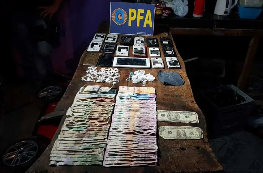 Detuvieron a cinco personas por venta de marihuana y cocaína