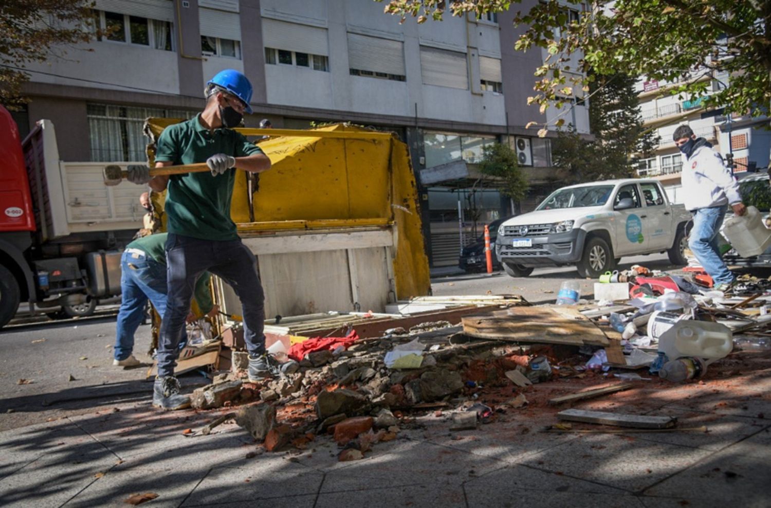 Retiraron un kiosco de diarios abandonado