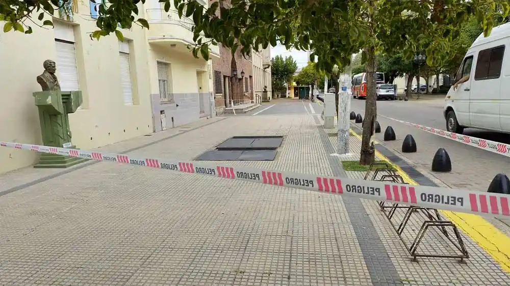 El desperfecto se originó en la cámara ubicada entre la Municipalidad y la parroquia. Foto: InfoCañuelas