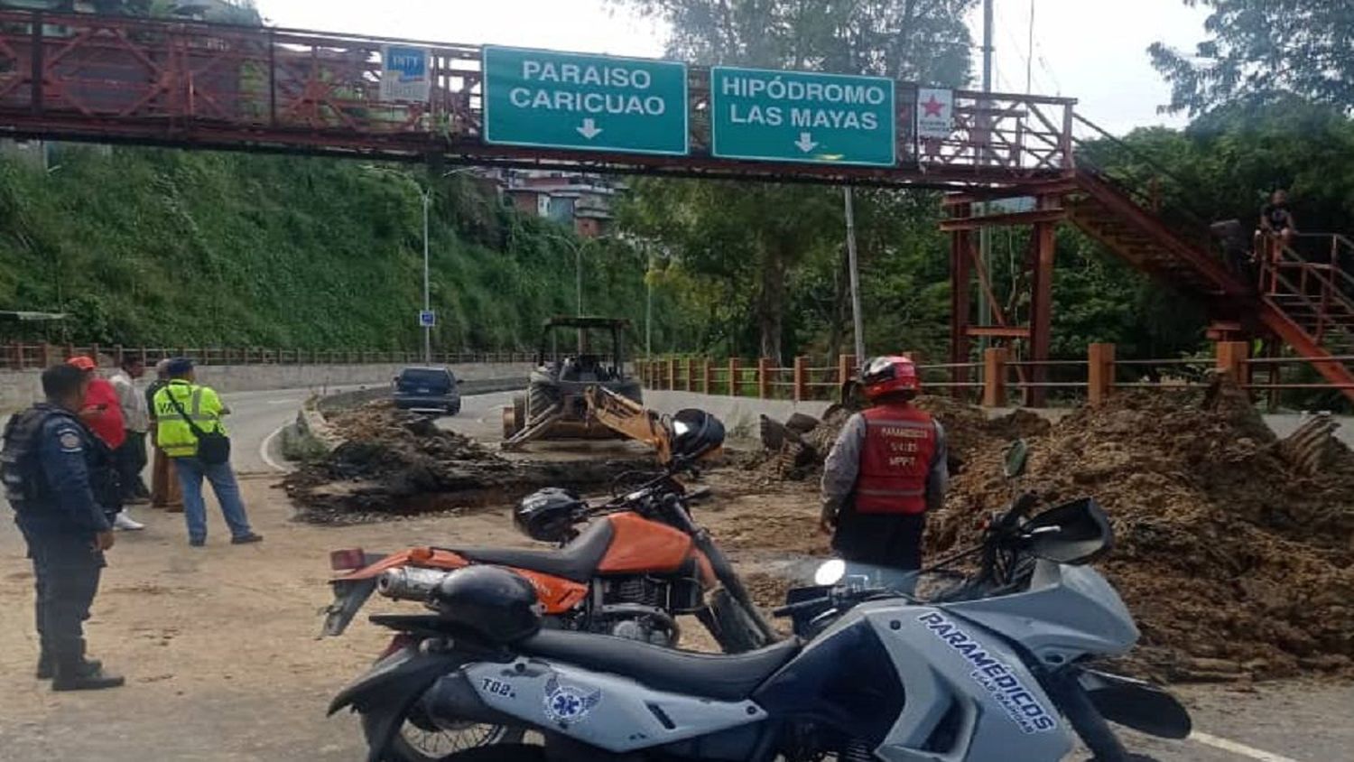 ¡HUECO CASI SE TRAGA CAMIÓN! Conozca las vías alternas de LA PANAMERICANA para conectar con Caracas
