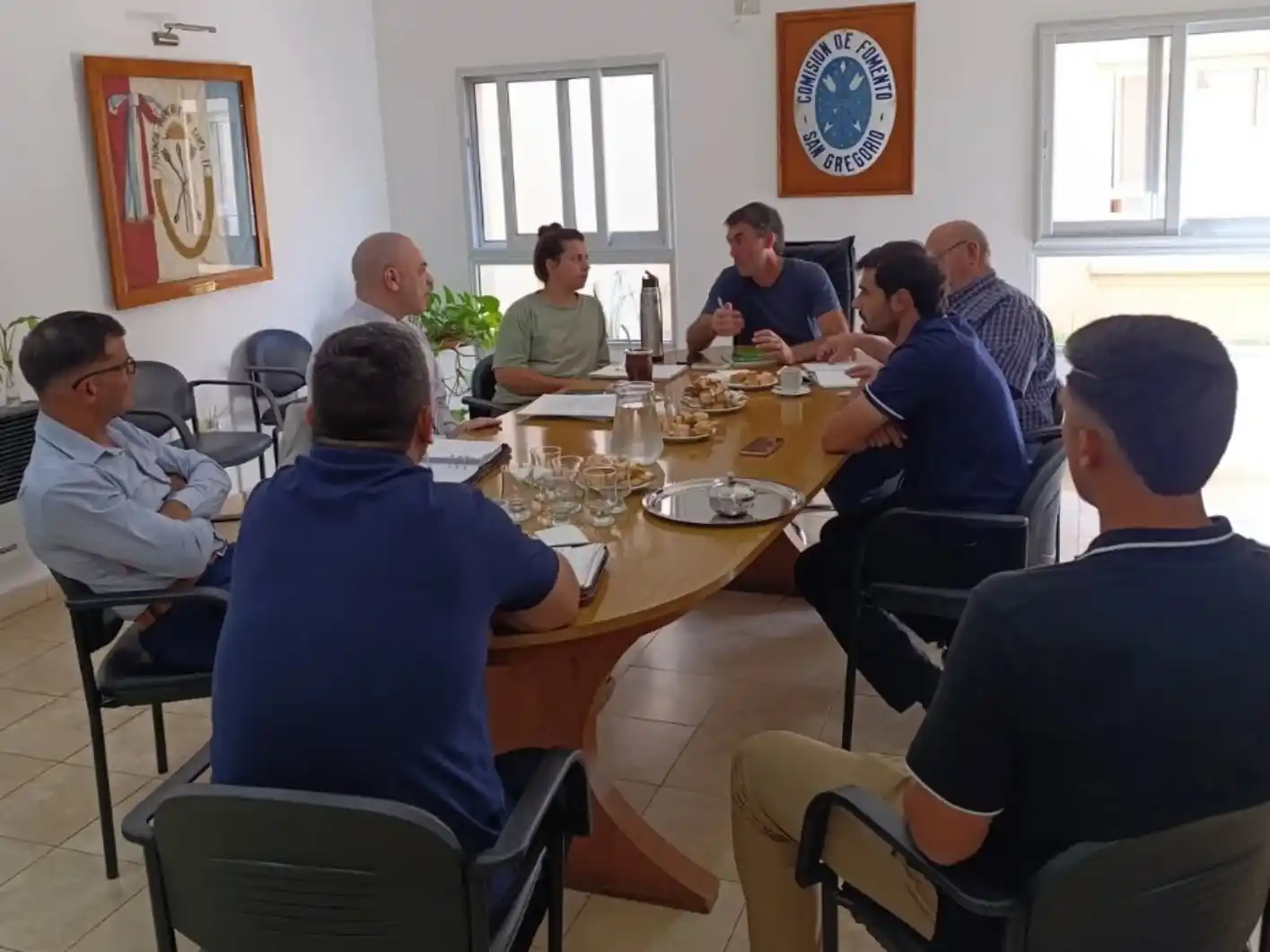 Autoridades regionales reunidas con el fiscal Mauro Menéndez. Foto: Gentileza.