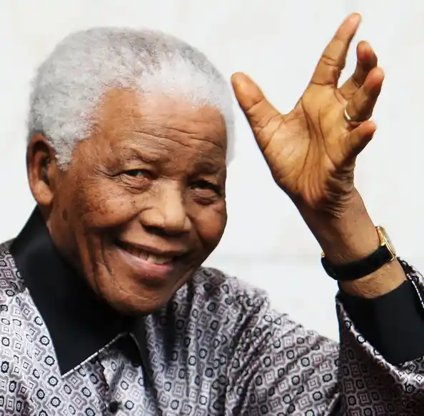 Aseguran que mejora el estado de salud de Mandela
