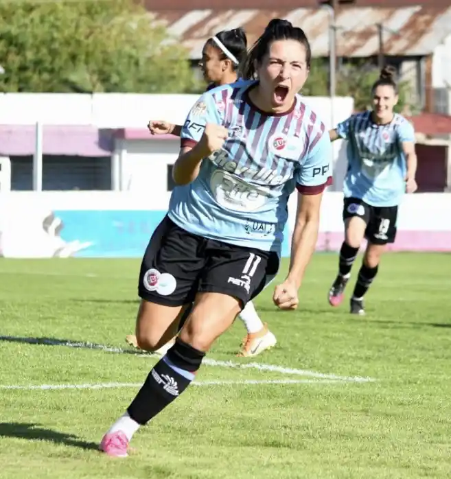 Romina Núñez y un hattrick que la llevó a la cima de la tabla de goleadoras